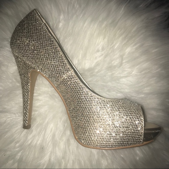 ALDO Gold Metallic Heels - Picture 2 of 6
